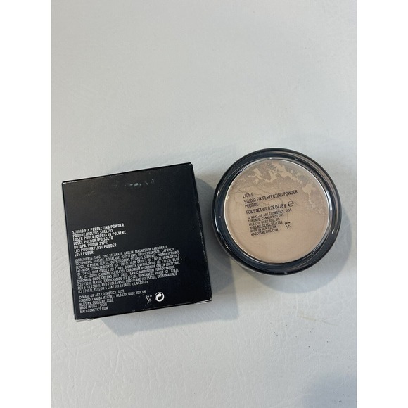 NEW! MAC Studio Fix Perfecting Powder Poudre, Light. Net Wt. 0.28 OZ/8 g. - Picture 3 of 4